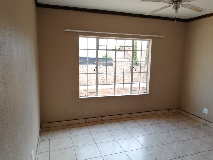 To Let 2 Bedroom Property for Rent in Meiringspark North West